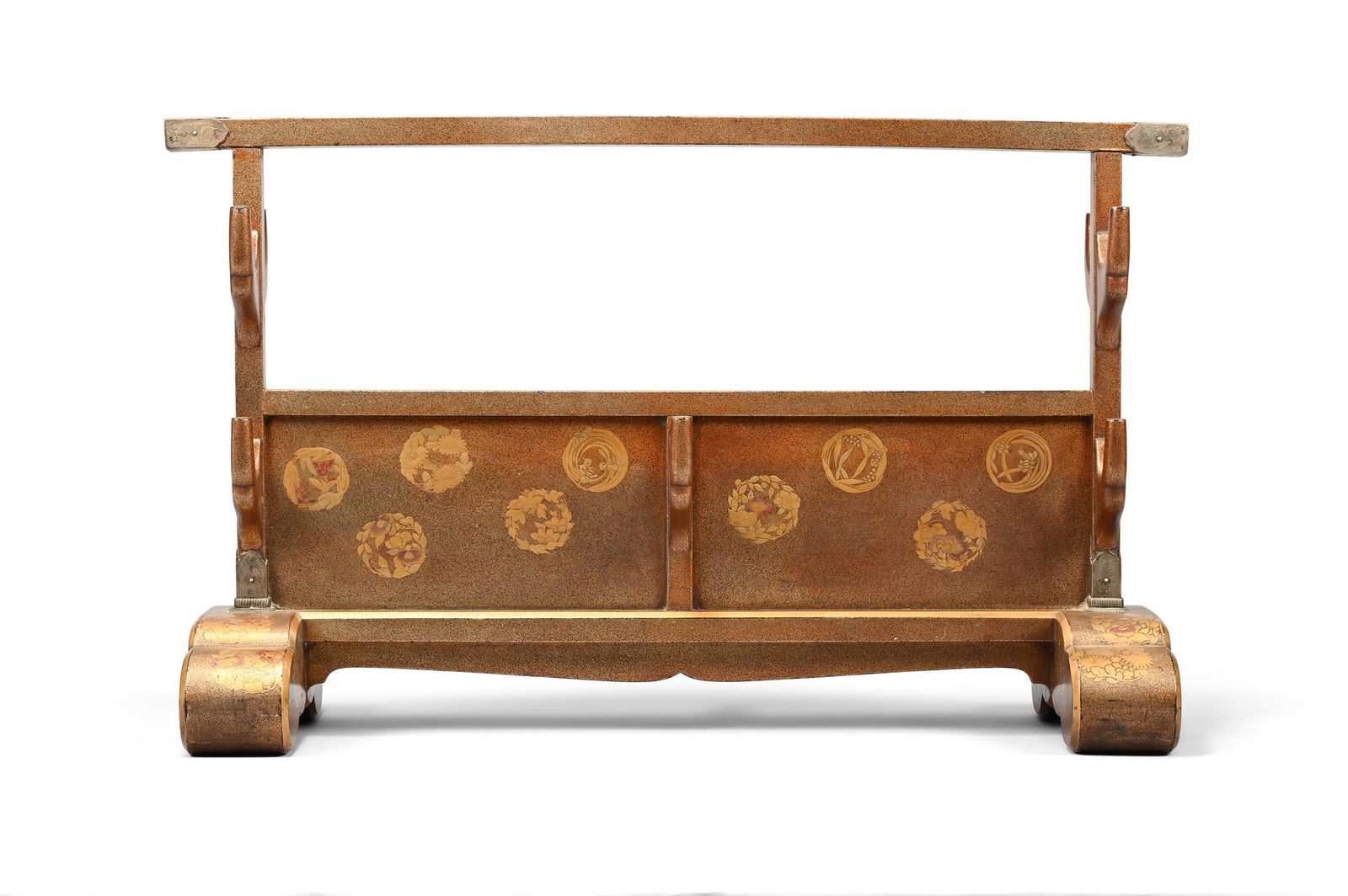 A lacquer katana-kake [sword rack], Edo period (1 of 5)