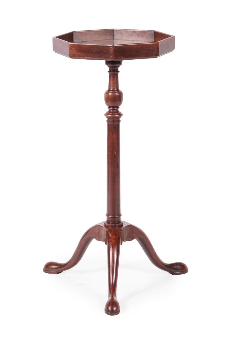 A GEORGE III MAHOGANY OCTAGONAL CANDLESTAND OR LAMP STAND, CIRCA 1730 (1 of 2)