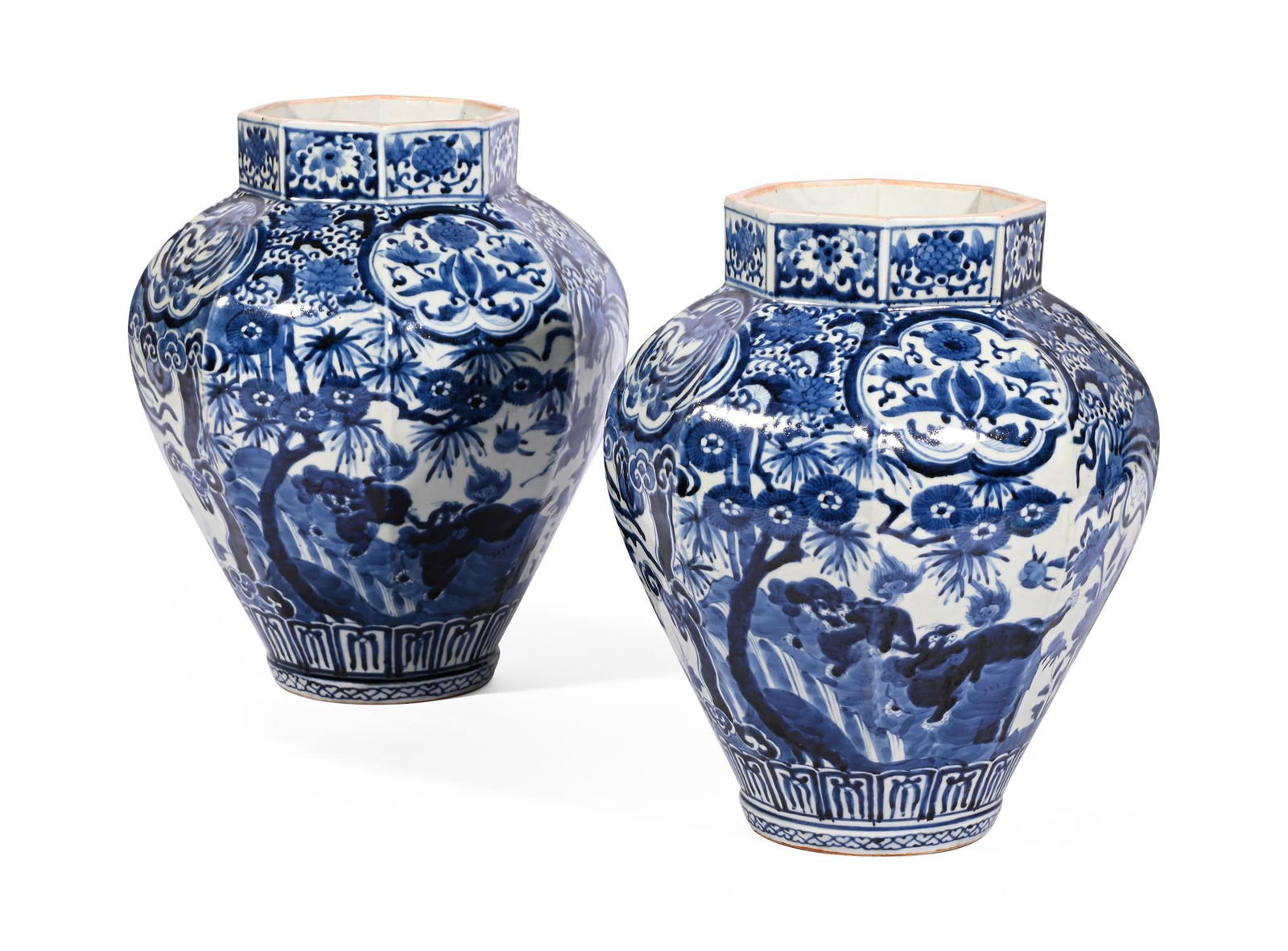 A PAIR OF JAPANESE BLUE AND WHITE HEXAGONAL ARITA VASES, EDO PERIOD, LATE 17TH OR EARLY 18TH CENTURY (1 of 3)