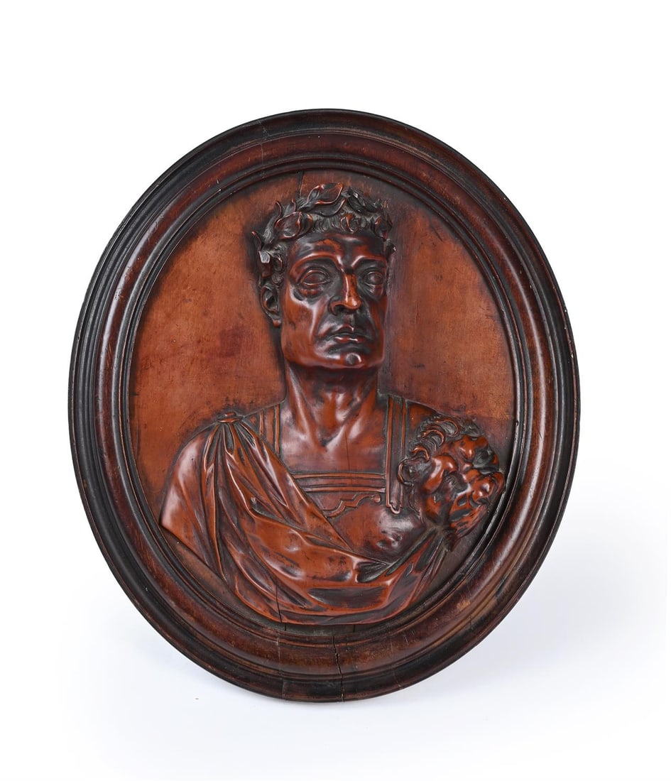 AN ITALIAN CARVED STAINED BOX OR SYCAMORE OVAL TONDO RELIEF PORTRAIT OF JULIUS CAESAR (1 of 3)