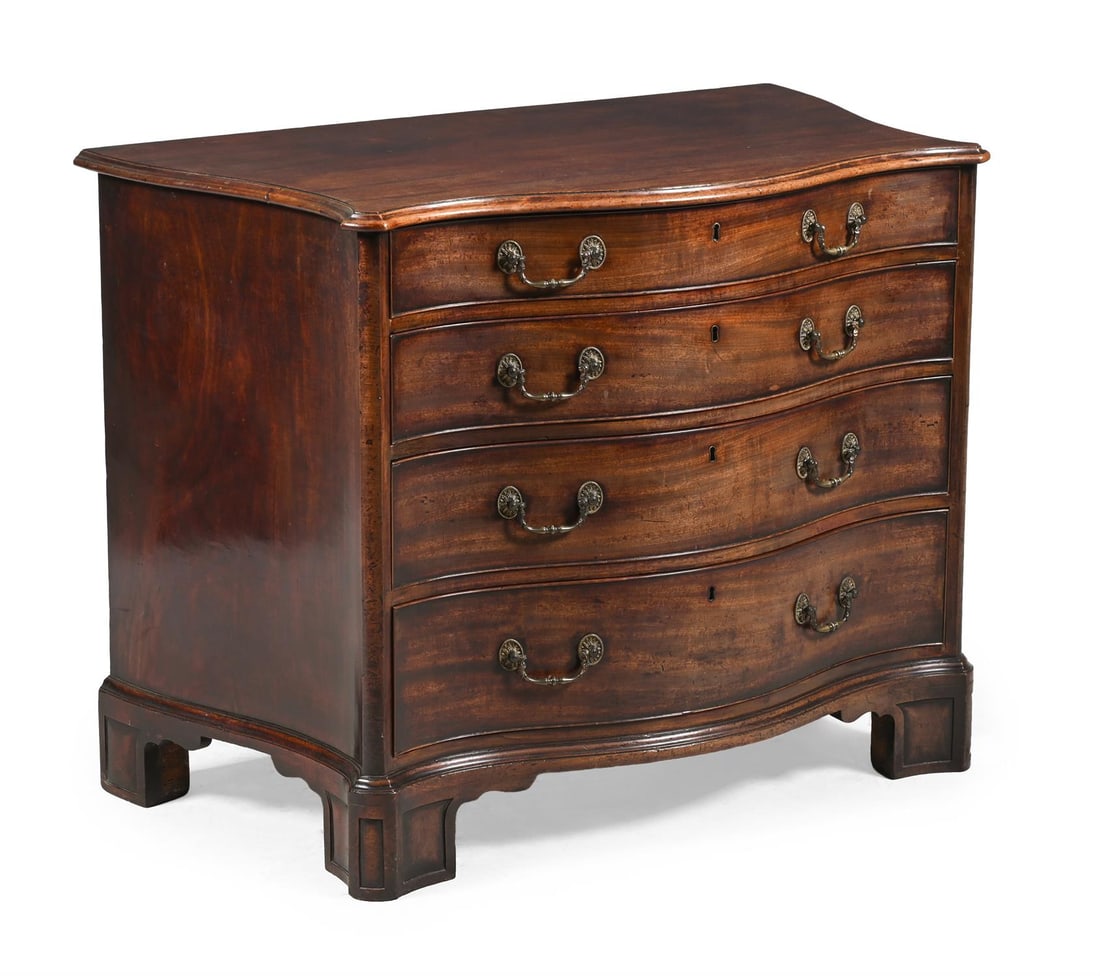 A GEORGE III MAHOGANY SERPENTINE COMMODE, IN THE MANNER OF WILLIAM BRADSHAW, CIRCA 1770 (1 of 4)
