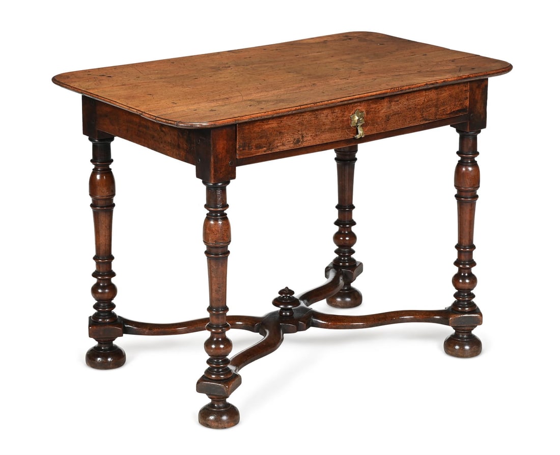 A WILLIAM III WALNUT SIDE TABLE, CIRCA 1700 (1 of 3)