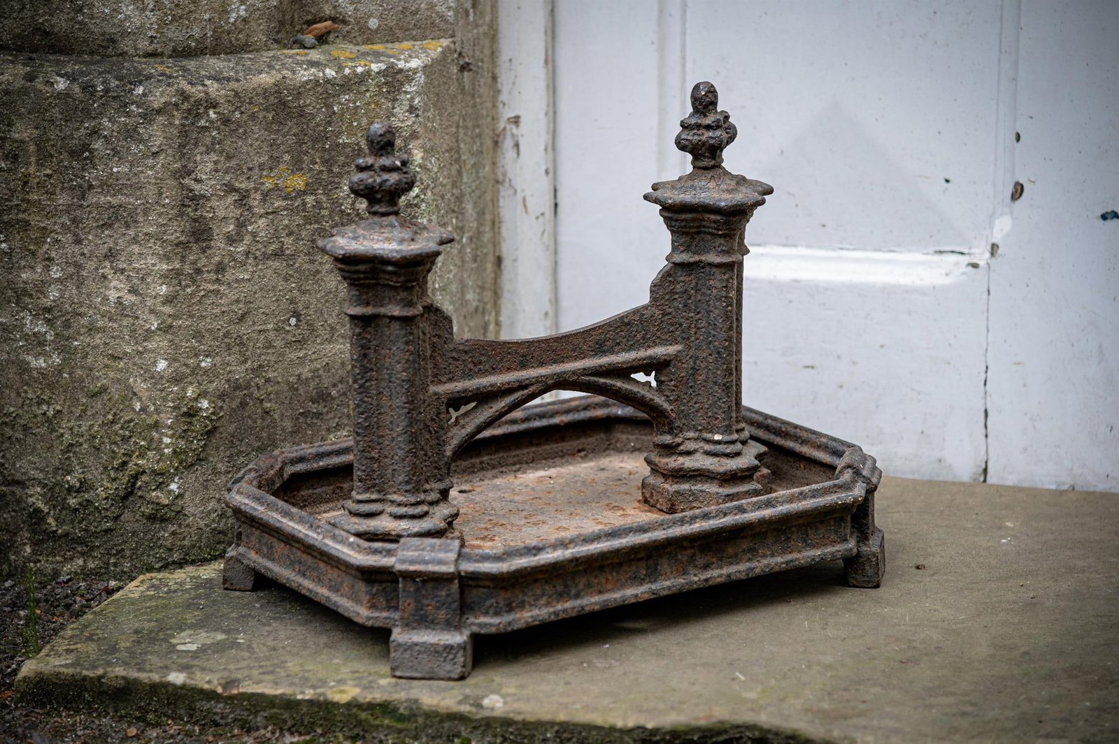 A LATE VICTORIAN CAST IRON 'GOTHIC' COLUMN BOOT SCRAPE, LATE 19TH CENTURY (1 of 2)