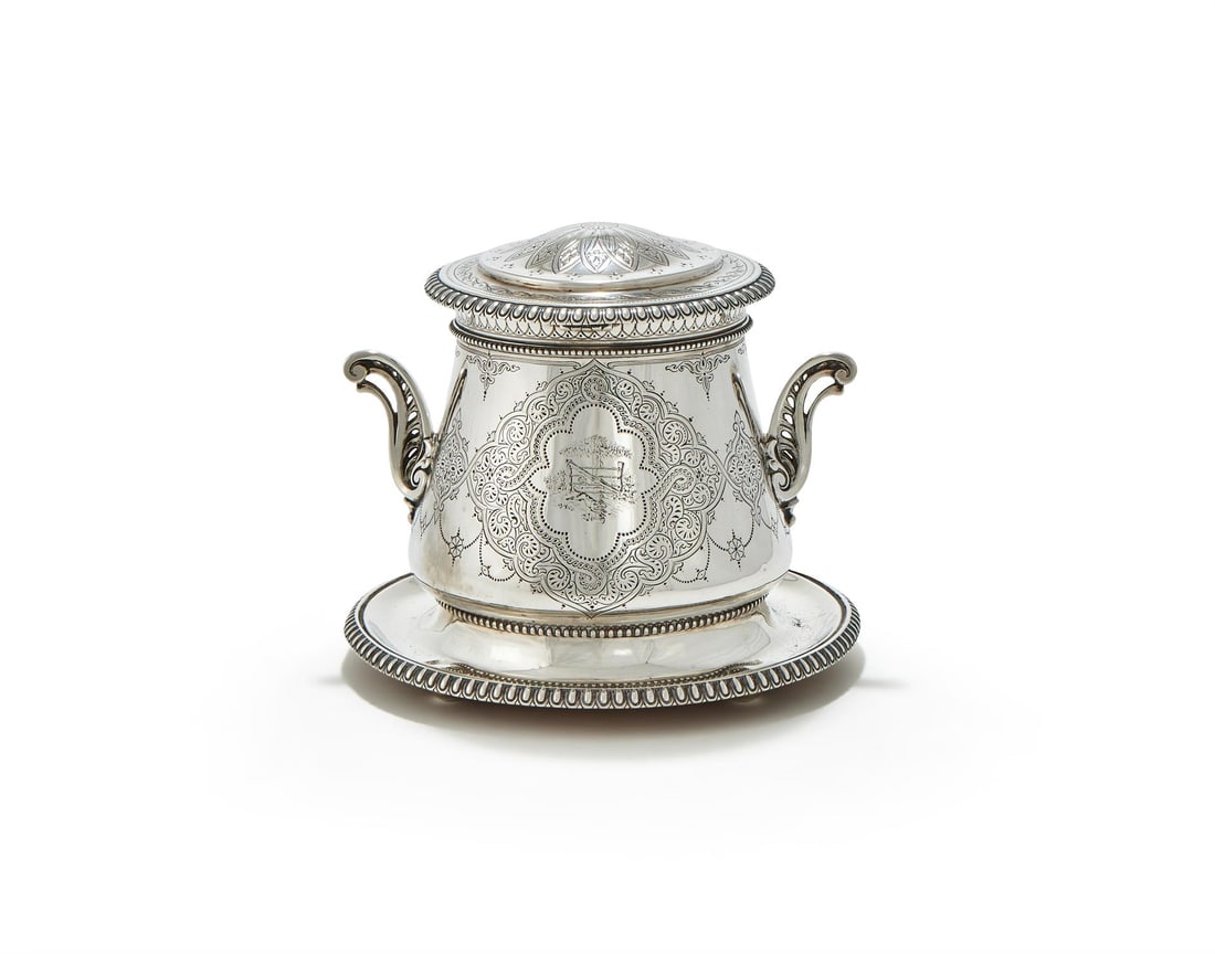 A VICTORIAN SILVER BISCUIT BARREL (1 of 4)