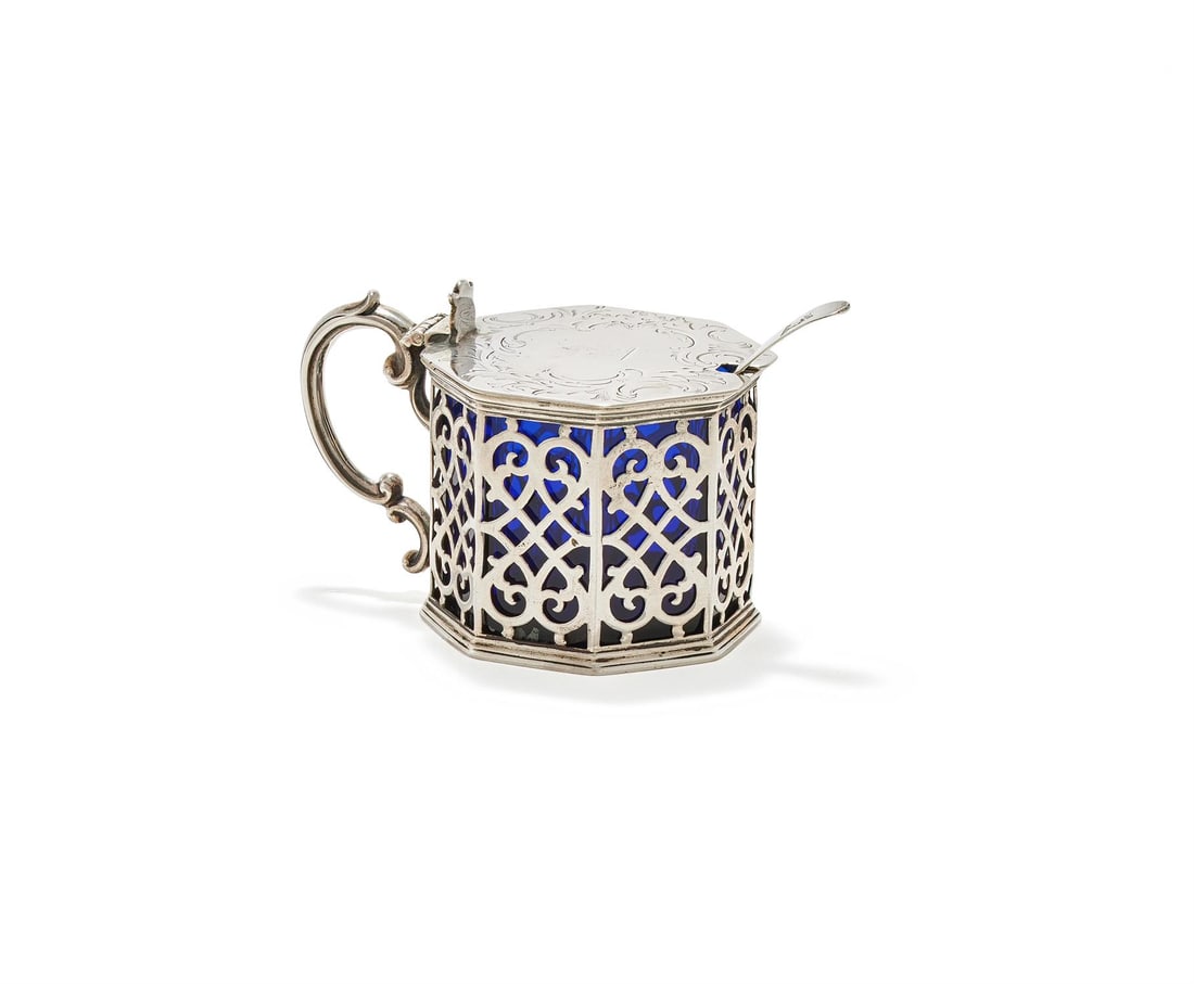 A VICTORIAN SILVER OCTAGONAL MUSTARD POT (1 of 3)