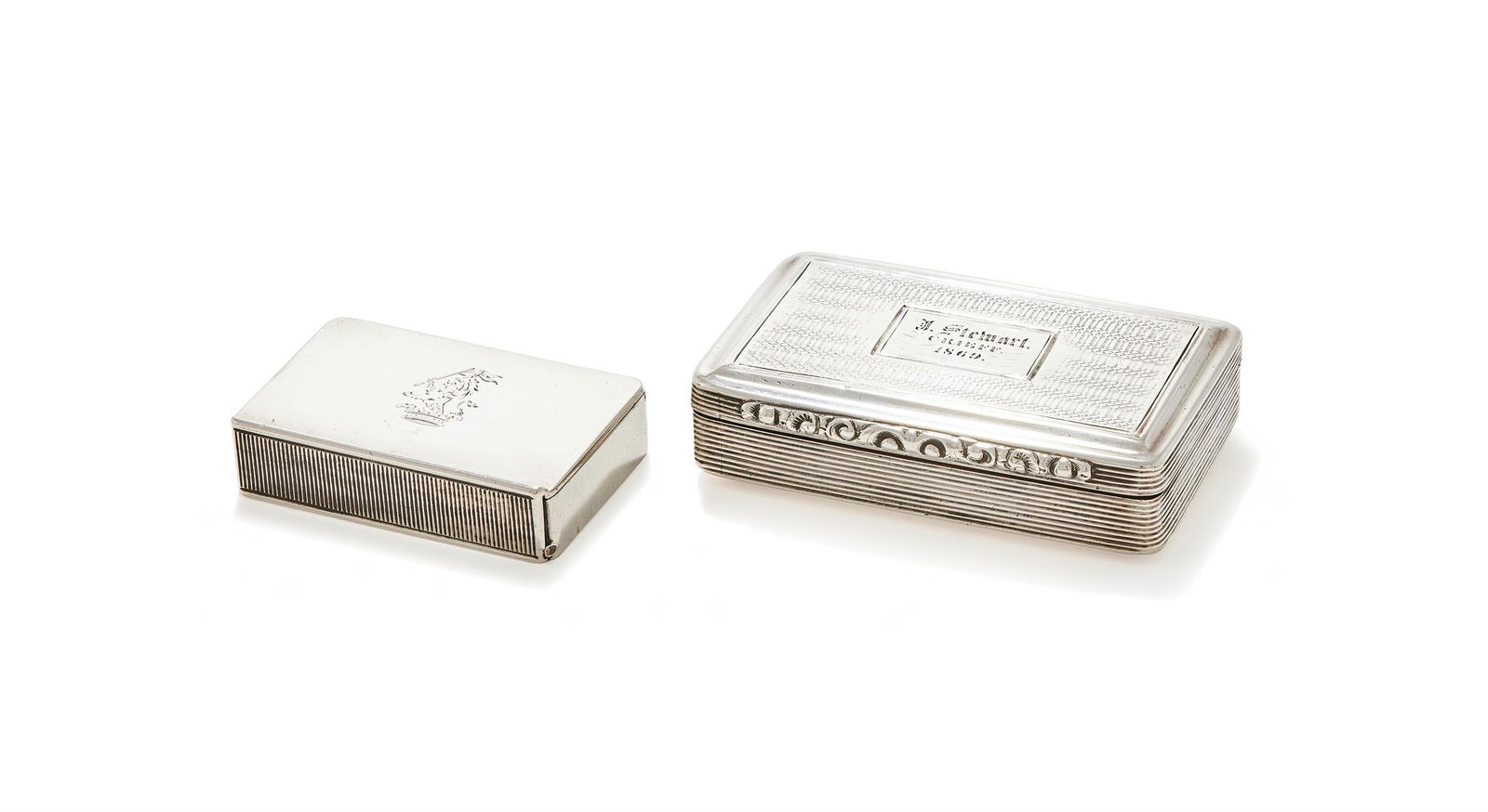 A GEORGE IV SILVER SNUFF BOX AND A VICTORIAN VESTA CASE (1 of 4)