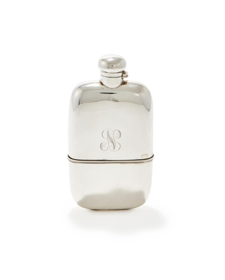 A VICTORIAN SILVER SPIRIT FLASK (1 of 2)