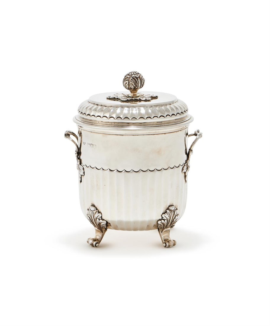 AN EDWARDIAN SILVER BARREL SHAPED POT AND COVER (1 of 3)