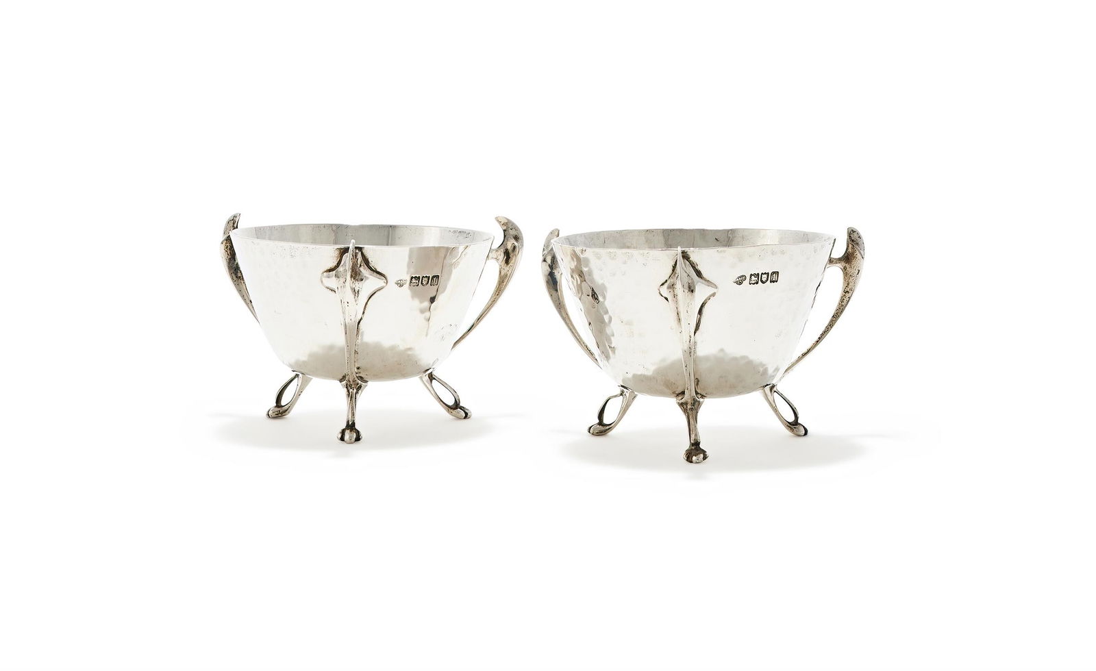 A PAIR OF EDWARDIAN SILVER HAMMERED BOWLS (1 of 4)