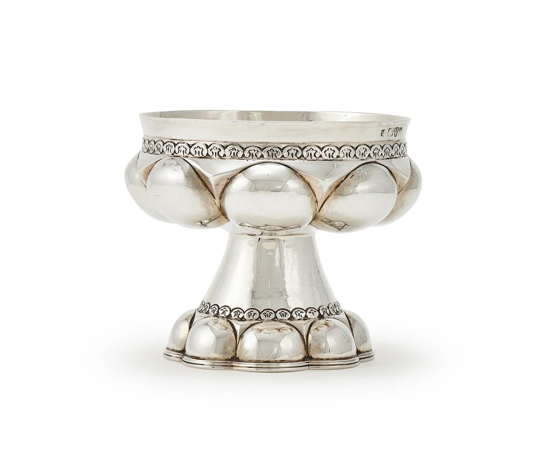 AN EDWARDIAN SILVER CIBORIUM (1 of 3)