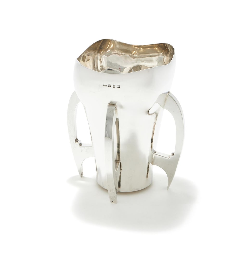 AN IRISH SILVER VASE (1 of 3)