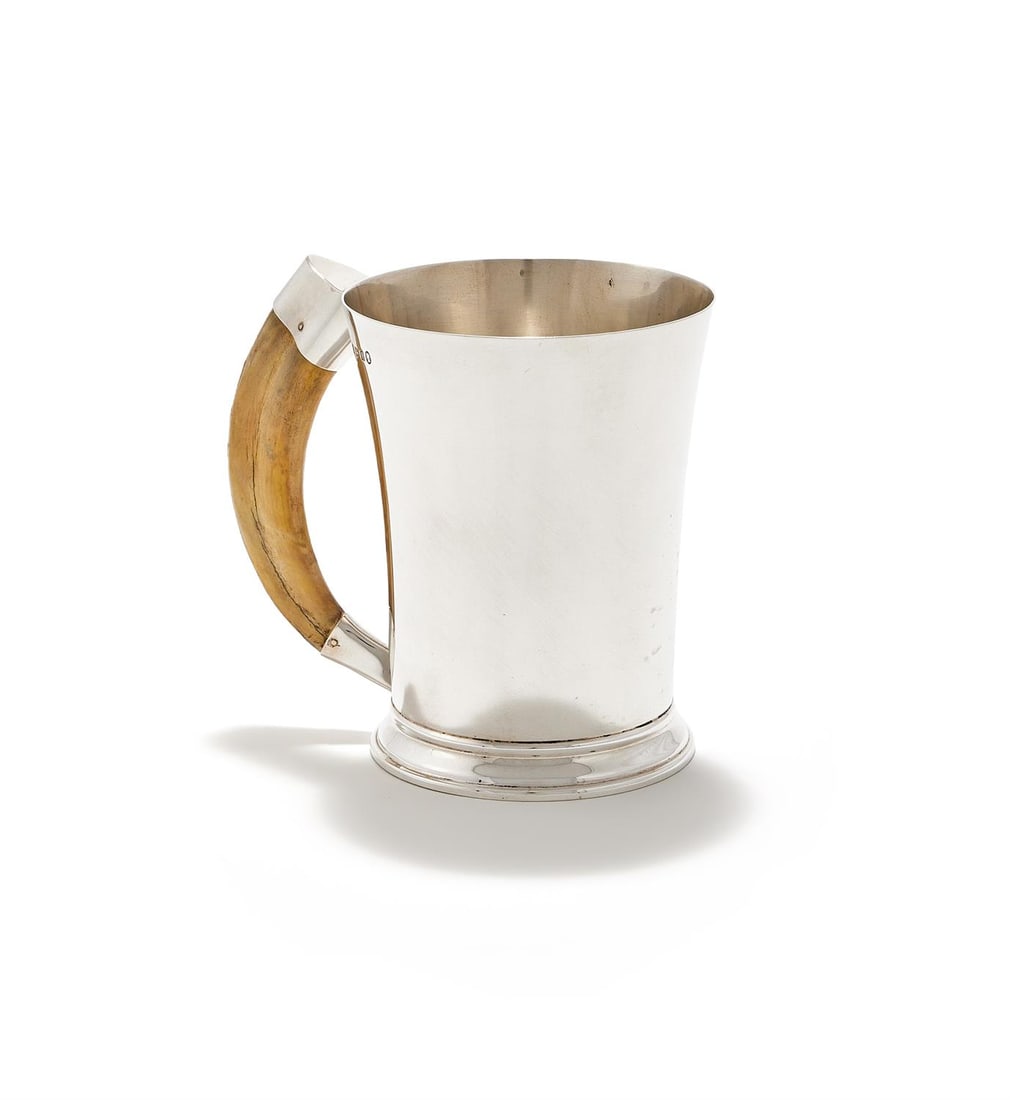 A SILVER TANKARD (1 of 3)