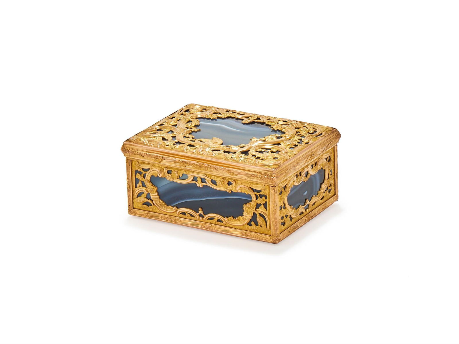 AN 18TH CENTUIRY GOLD MOUNTED AGATE SNUFF BOX (1 of 4)