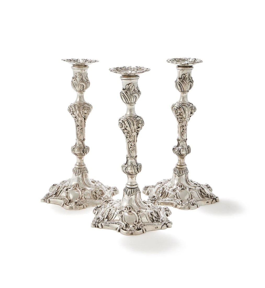 A SET OF THREE GEORGE III CAST SILVER CANDLESTICKS (1 of 3)