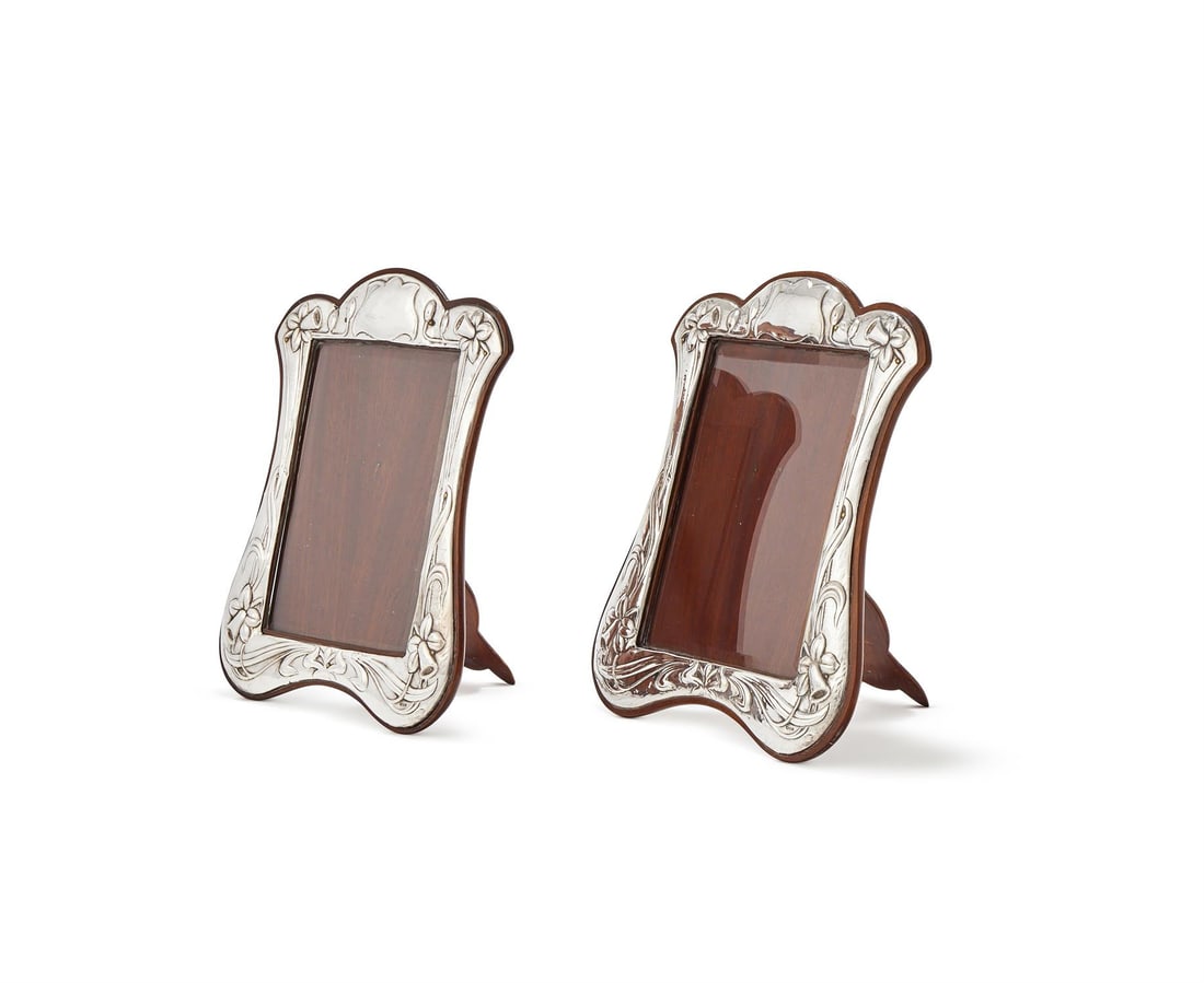 A PAIR OF SILVER MOUNTED SHAPED OBLONG PHOTO FRAMES (1 of 2)