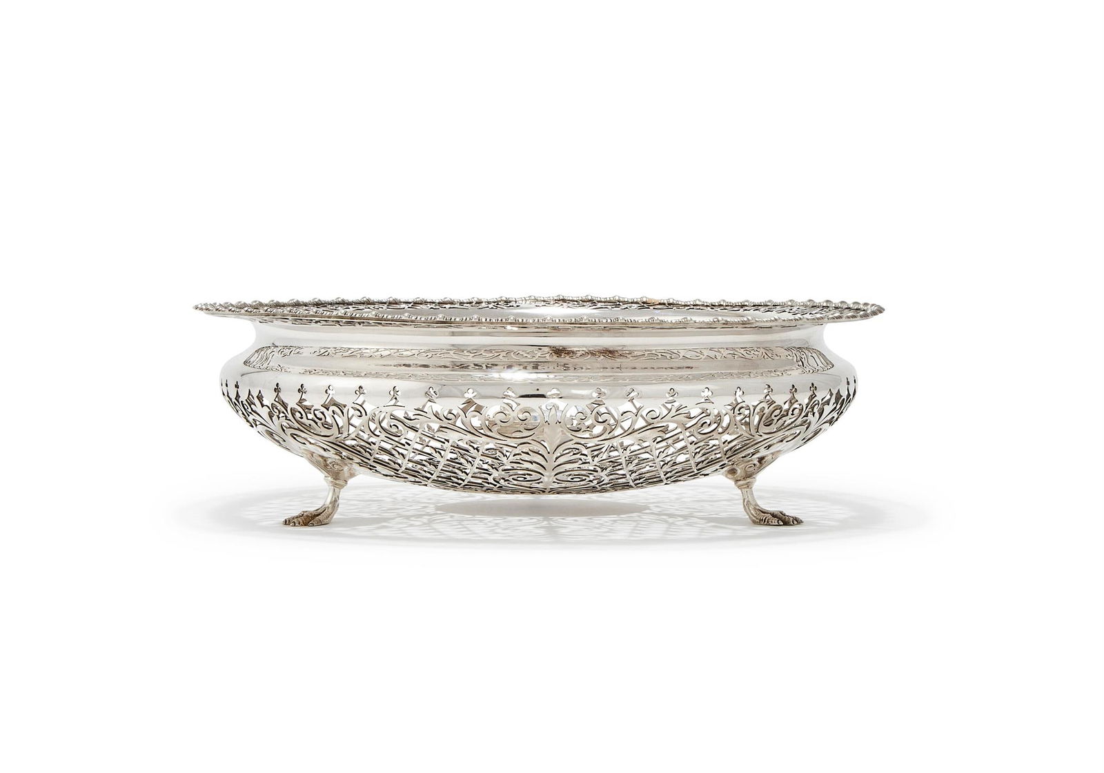 AN EDWARDIAN SILVER PIERCED CIRCULAR BOWL (1 of 3)