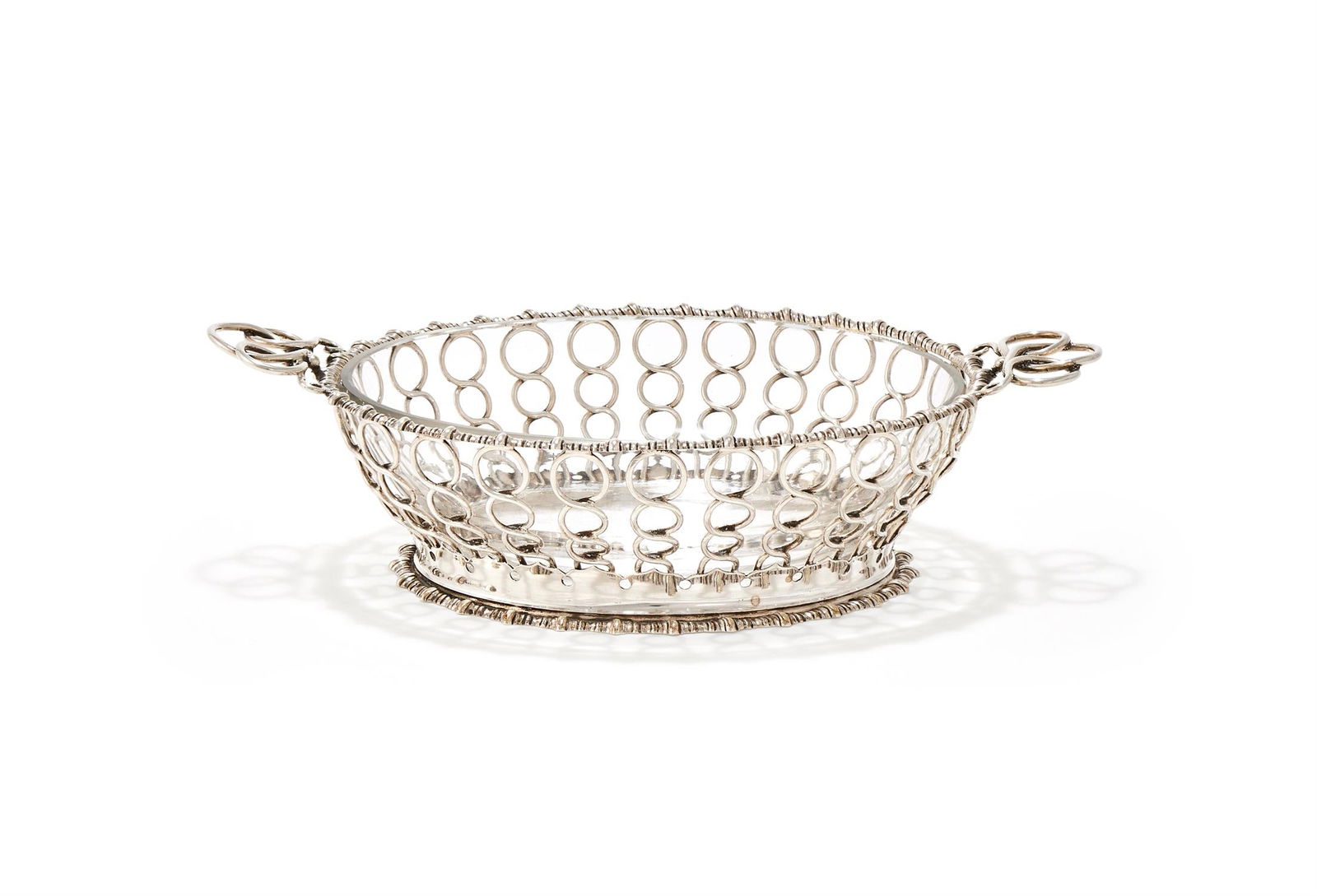 AN EDWARDIAN SILVER PIERCED OVAL BOWL (1 of 3)