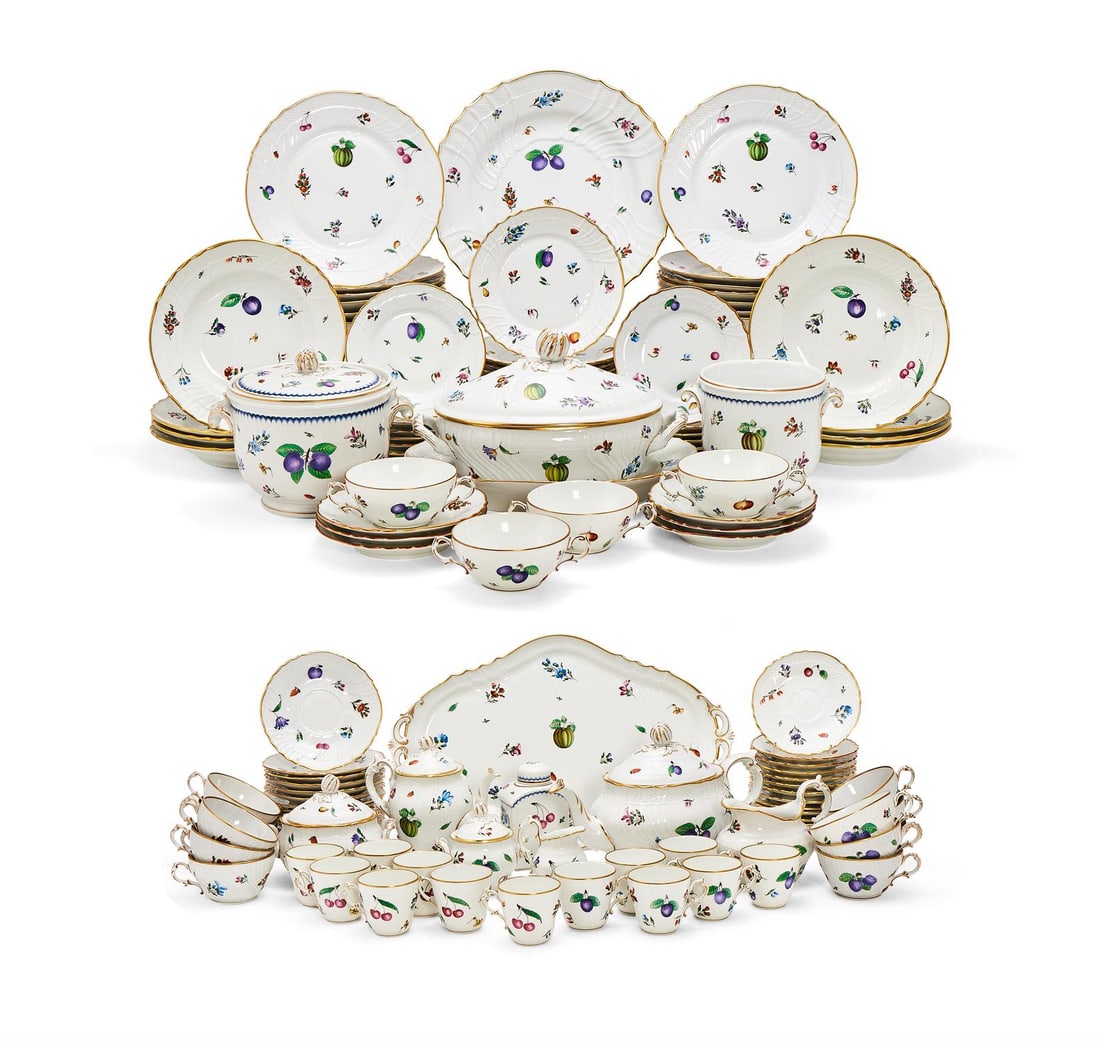 A RICHARD GINORI PORCELAIN 'PERUGIA' PATTERN PART DINNER AND BREAKFAST SERVICE (1 of 4)