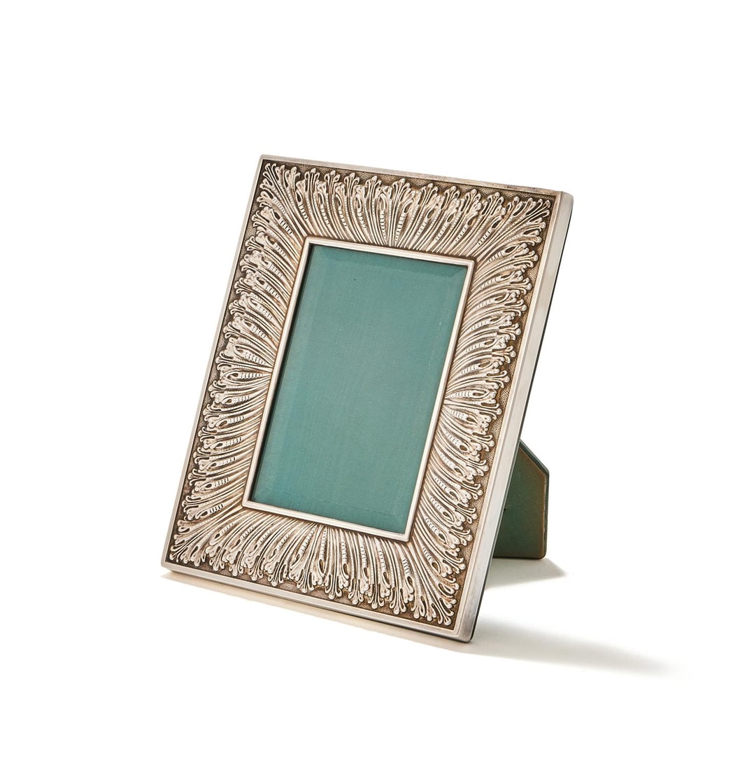 BUCCELLTI, AN ITALIAN SILVER MOUNTED PHOTO FRAME (1 of 2)