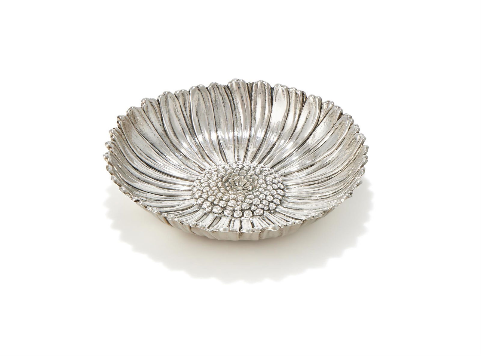 BUCCELLATI, AN ITALIAN SILVER CIRCULAR FLOWER SHAPED DISH (1 of 3)