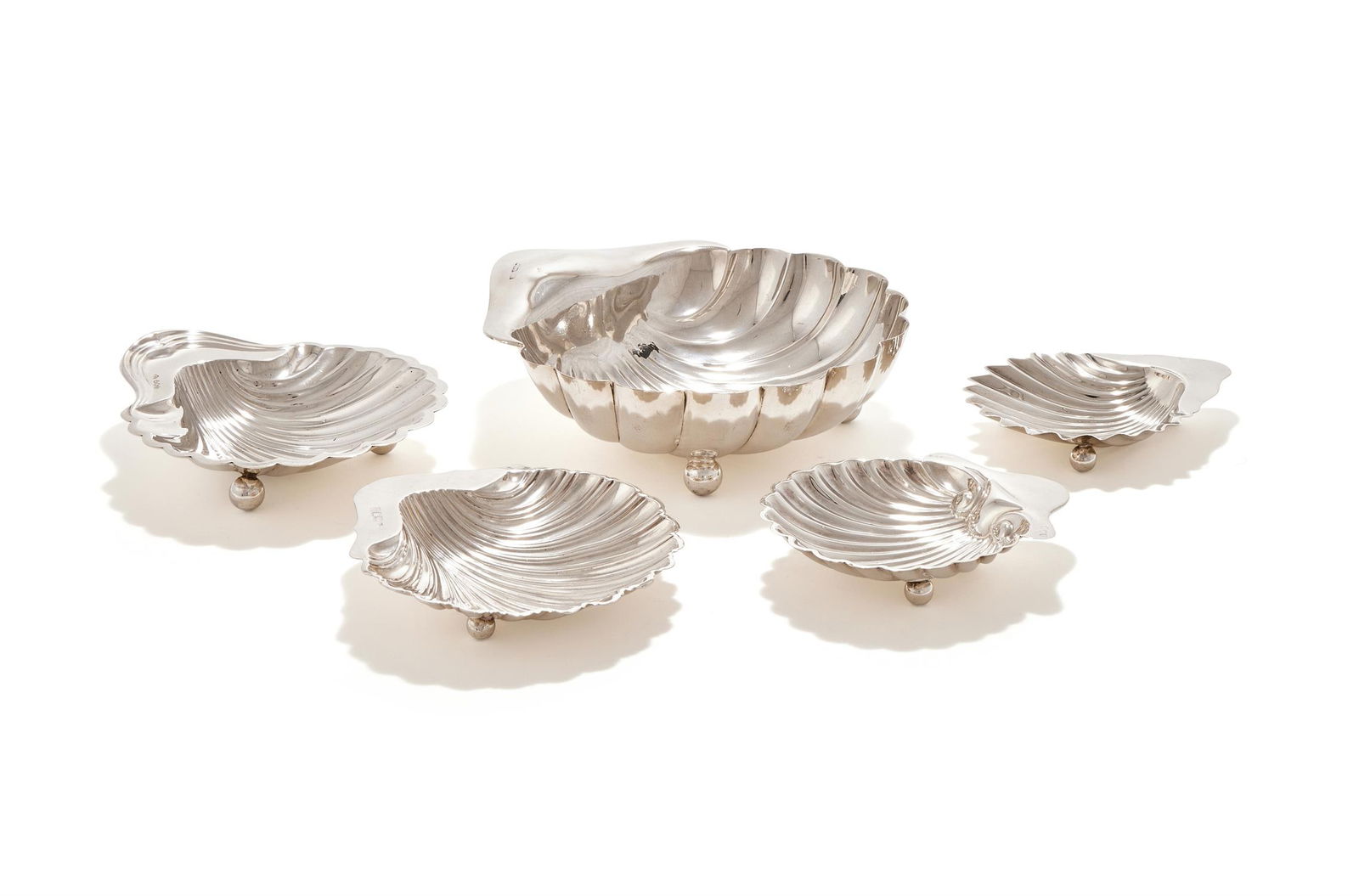AN EDWARDIAN SILVER SHELL SHAPED DISH (1 of 3)