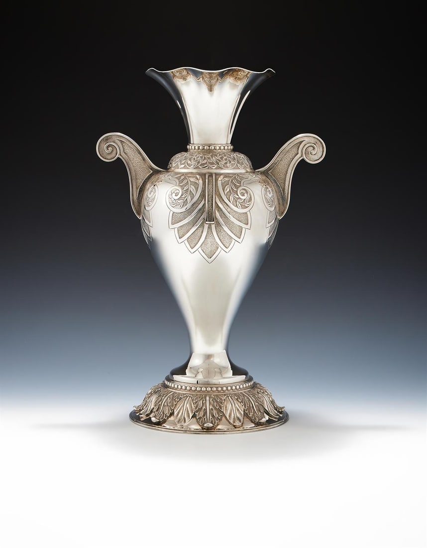 A SILVER TWIN HANDLED VASE (1 of 5)