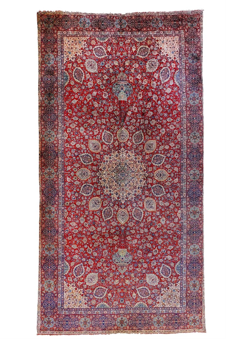A LARGE ISFAHAN CARPET (1 of 1)
