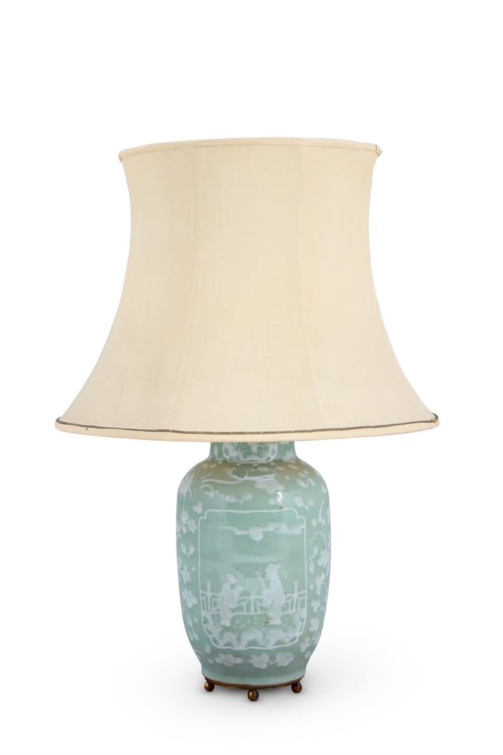 A CHINESE CELADON GROUND VASE, 19TH CENTURY (1 of 2)