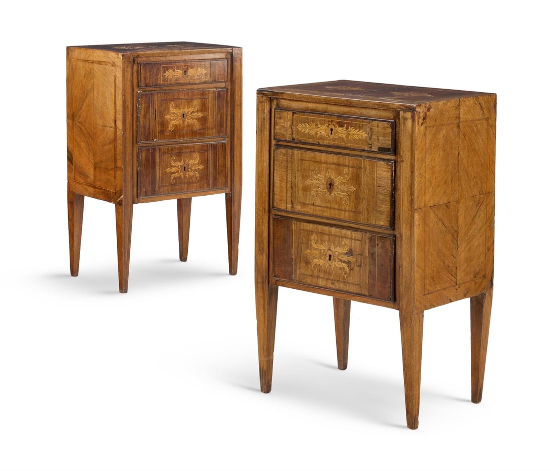 A PAIR OF ITALIAN WALNUT AND MARQUETRY THREE DRAWER COMMODINI, 19TH CENTURY (1 of 2)