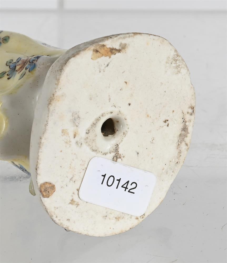 A BOW PORCELAIN MODEL OF A FRUIT SELLER, MID 18TH CENTURY - 3