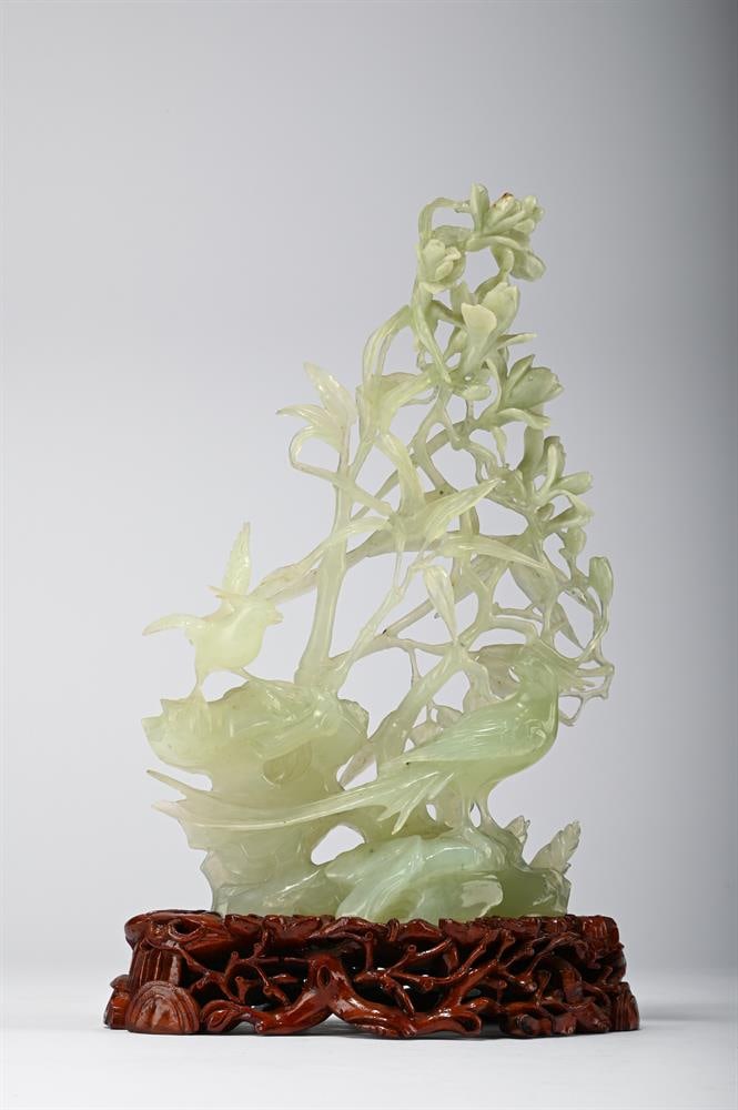 A CHINESE CARVED JADE GROUP, 20TH CENTURY, TOGETHER WITH A PAIR OF JADE CARVINGS - 2