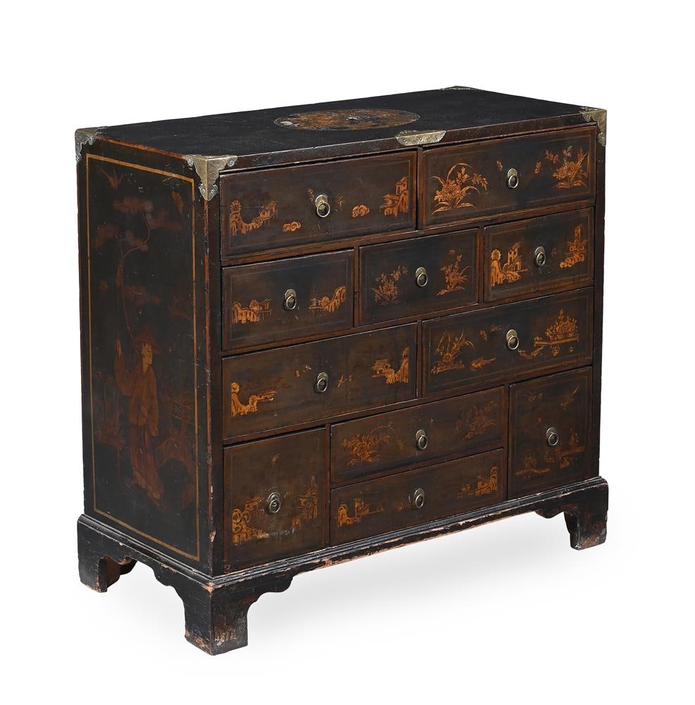 A BLACK LACQUER AND CHINOISERIE CHEST OF DRAWERS, PROBABY ENGLISH, THIRD QUARTER 18TH CENTURY: A BLACK LACQUER AND CHINOISERIE CHEST OF DRAWERS PROBABY ENGLISH, THIRD QUARTER 18TH CENTURY With oriental style Dutch metal corner mounts 96cm high, 102cm wide, 47m deep 