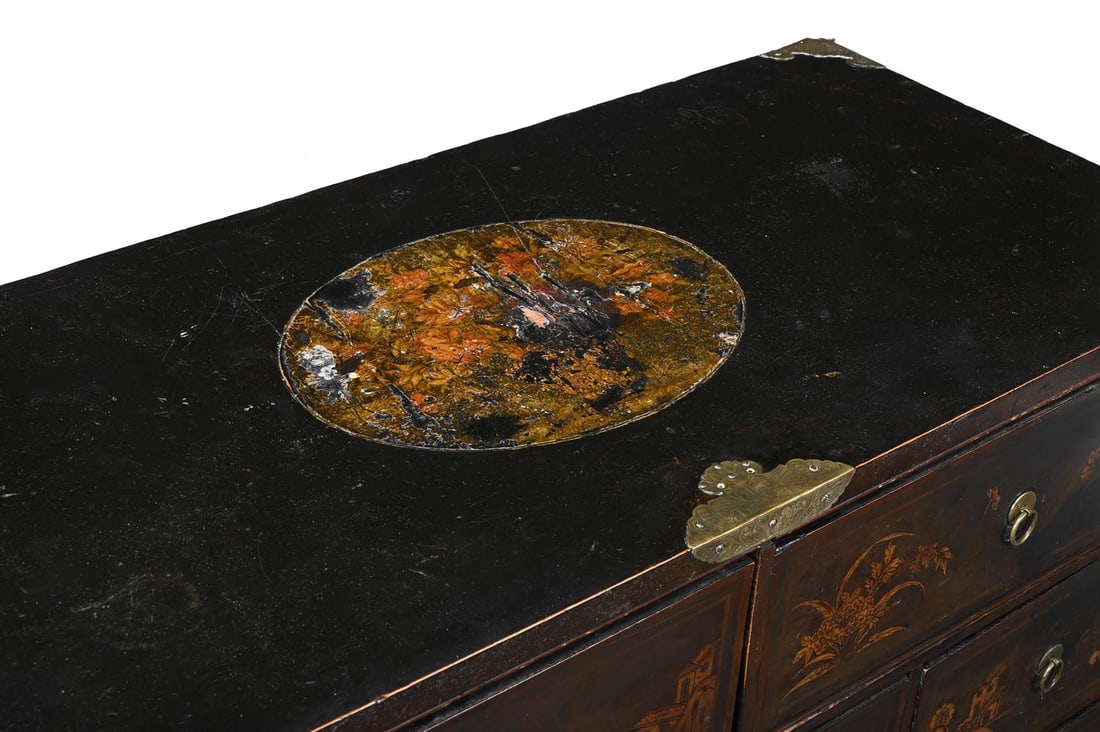 A BLACK LACQUER AND CHINOISERIE CHEST OF DRAWERS, PROBABY ENGLISH, THIRD QUARTER 18TH CENTURY - 2