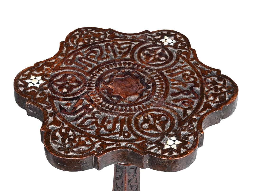 Y AN ANGLO-INDIAN CARVED PADOUK OCTAGONAL TEA OR OCCASIONAL TABLE, 19TH CENTURY - 3