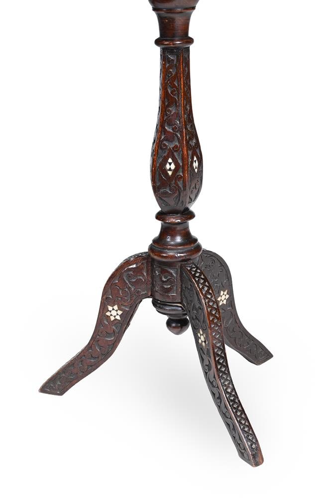 Y AN ANGLO-INDIAN CARVED PADOUK OCTAGONAL TEA OR OCCASIONAL TABLE, 19TH CENTURY - 5