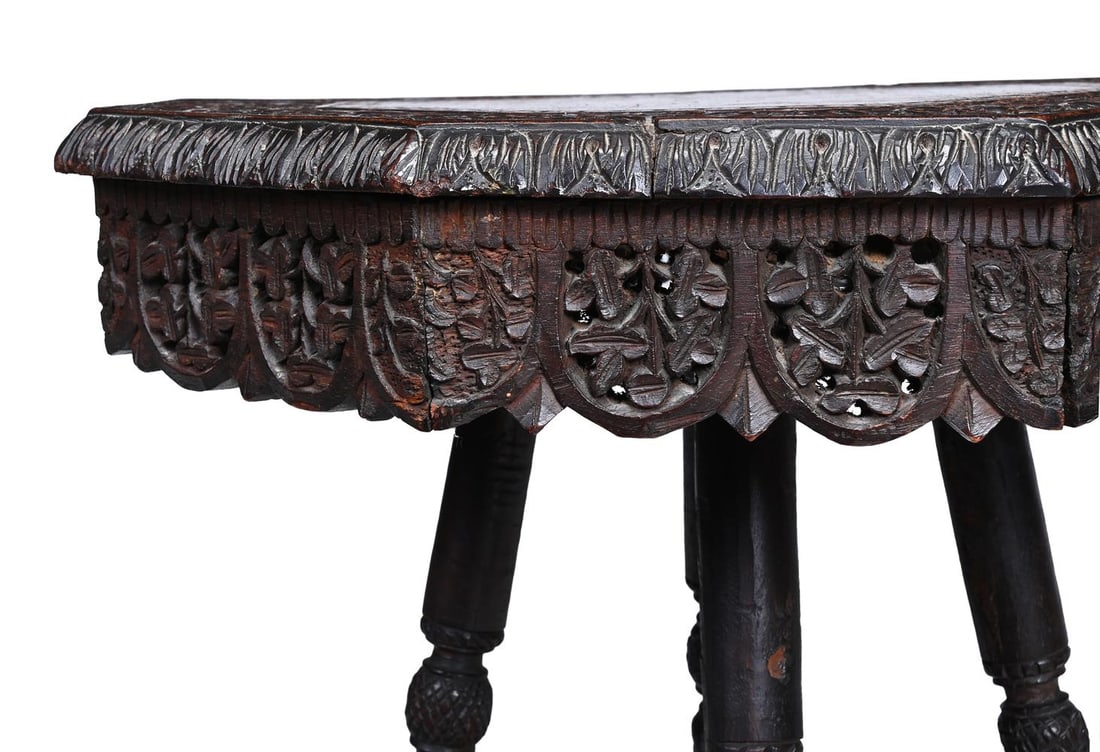 Y AN ANGLO-INDIAN CARVED PADOUK OCTAGONAL TEA OR OCCASIONAL TABLE, 19TH CENTURY - 7