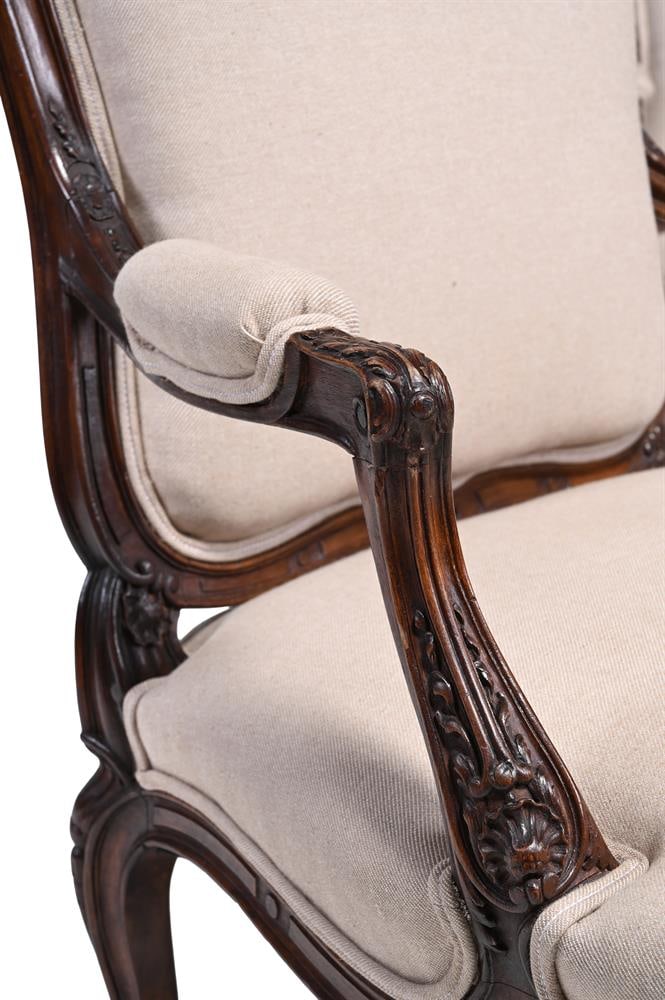 A PAIR OF WALNUT FAUTEUIL, IN LOUIS XV STYLE, LAST QUARTER 19TH CENTURY - 3