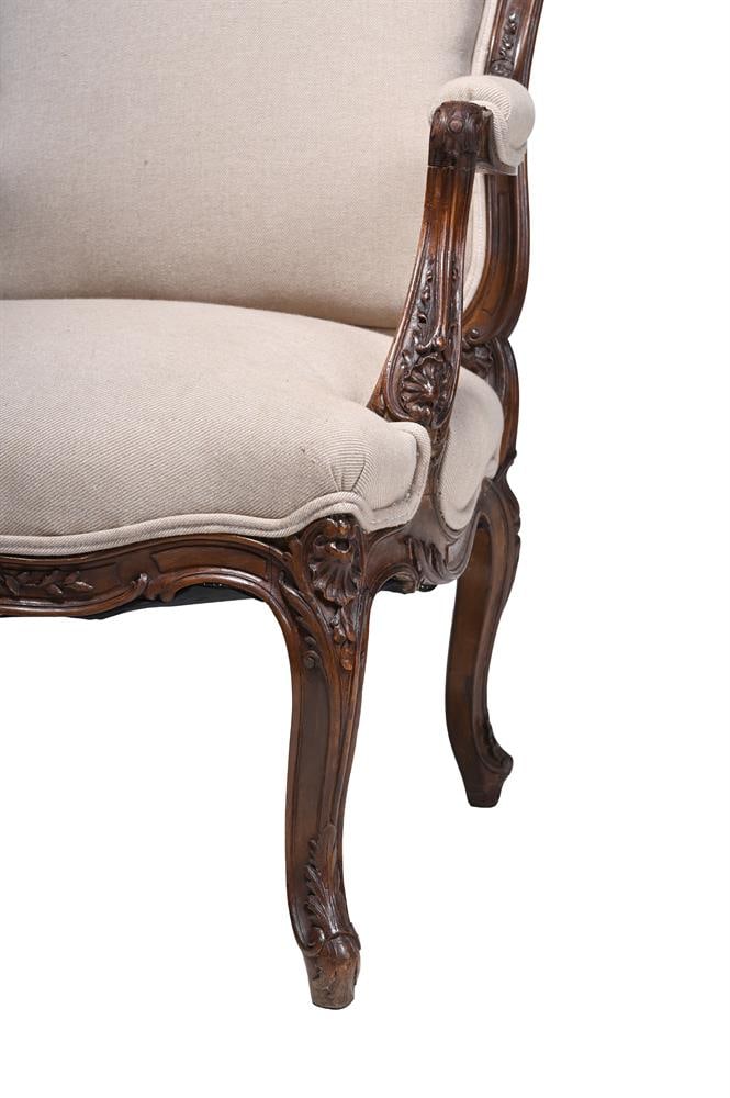 A PAIR OF WALNUT FAUTEUIL, IN LOUIS XV STYLE, LAST QUARTER 19TH CENTURY - 4