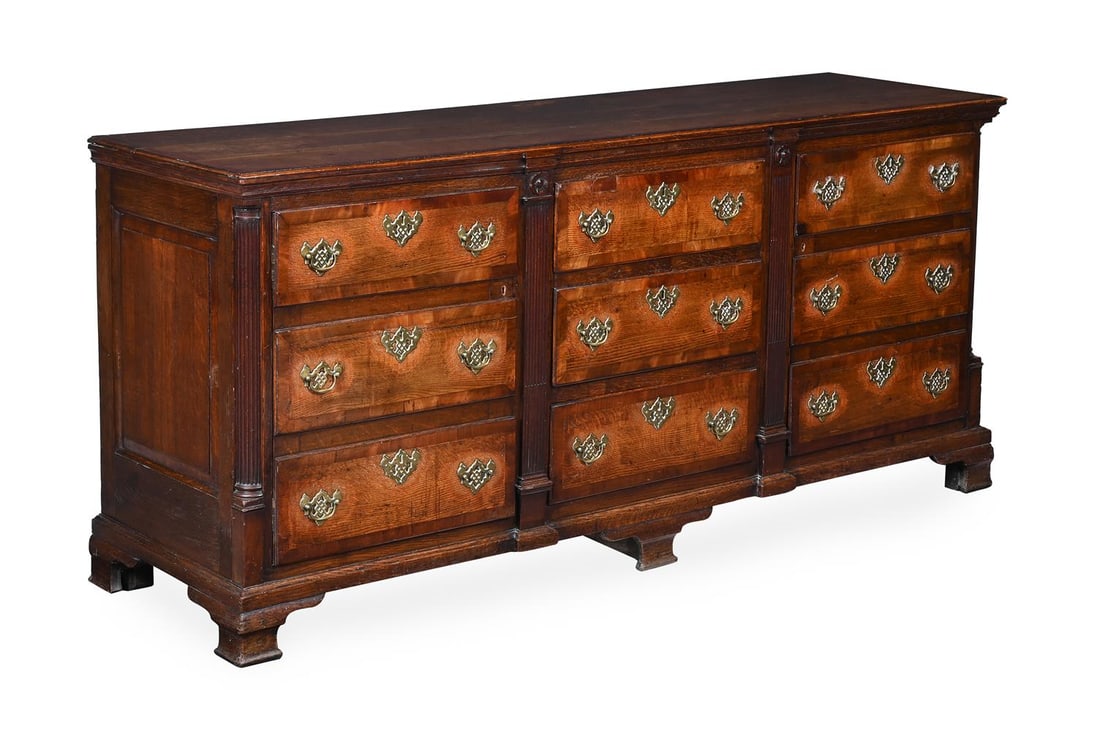 A GEORGE II OAK AND MAHOGANY BANDED LOW DRESSER, NORTH WEST ENGLAND, MID 18TH CENTURY - 3