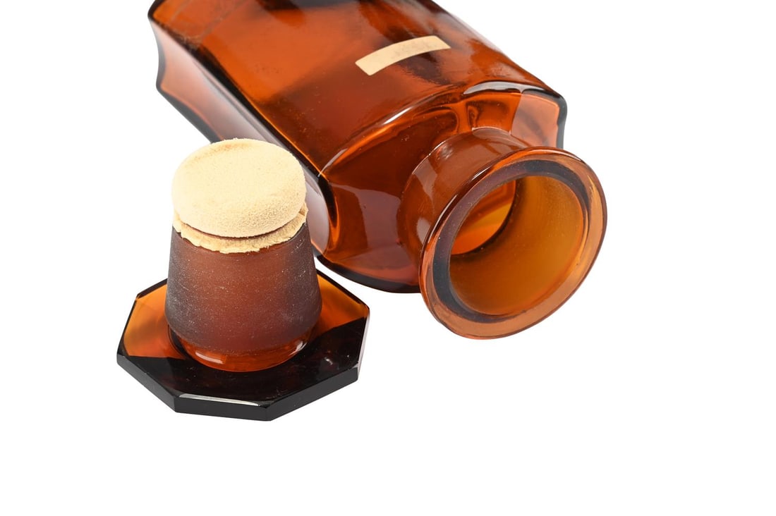 A SELECTION OF AMBER GLASS DRUG JARS AND COVERS, IN 19TH CENTURY STYLE - 2