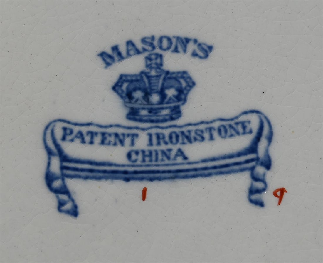 A PAIR OF LATER MASON'S IRONSTONE OCTAGONAL SECTION VASES AND COVERS, LATE 19TH CENTURY - 4