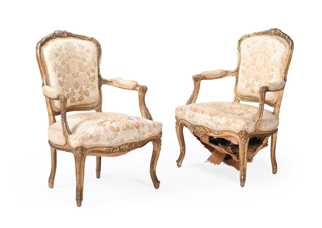 A PAIR OF CARVED WOOD AND GILT GESSO FAUTEUILS, IN LOUIS XV STYLE, FIRST HALF 20TH CENTURY (1 of 2)
