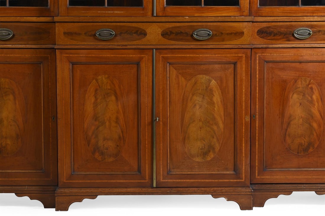 Y AN EDWARDIAN MAHOGANY, SATINWOOD AND EBONY STRUNG BREAKFRONT BOOKCASE, EARLY 20TH CENTURY AND LATE - 2