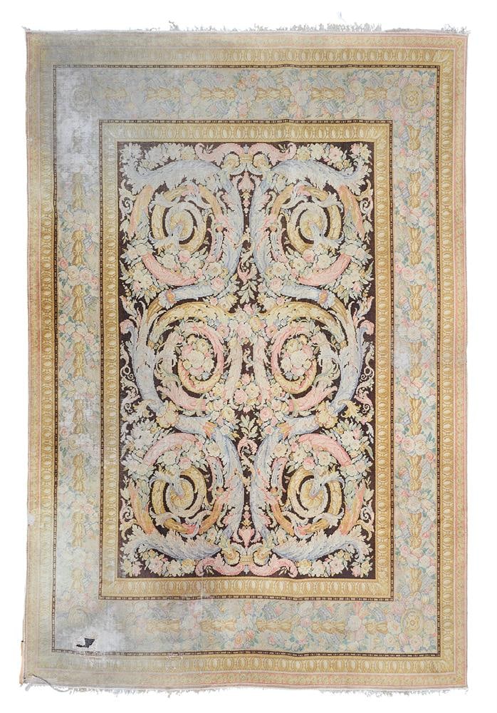 A WOVEN WOOL CARPET IN SAVONNERIE STYLE, 20TH CENTURY (1 of 1)
