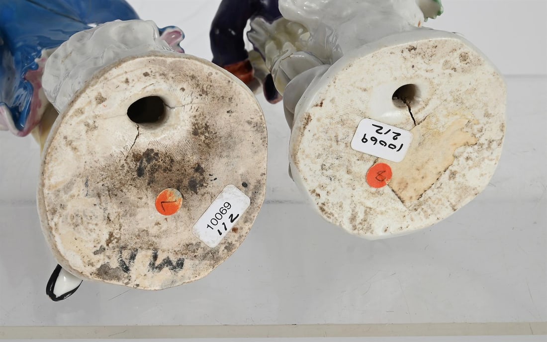 A PAIR OF BOW PORCELAIN FIGURES OF A SPORTSMAN AND COMPANION, CIRCA 1755 - 3