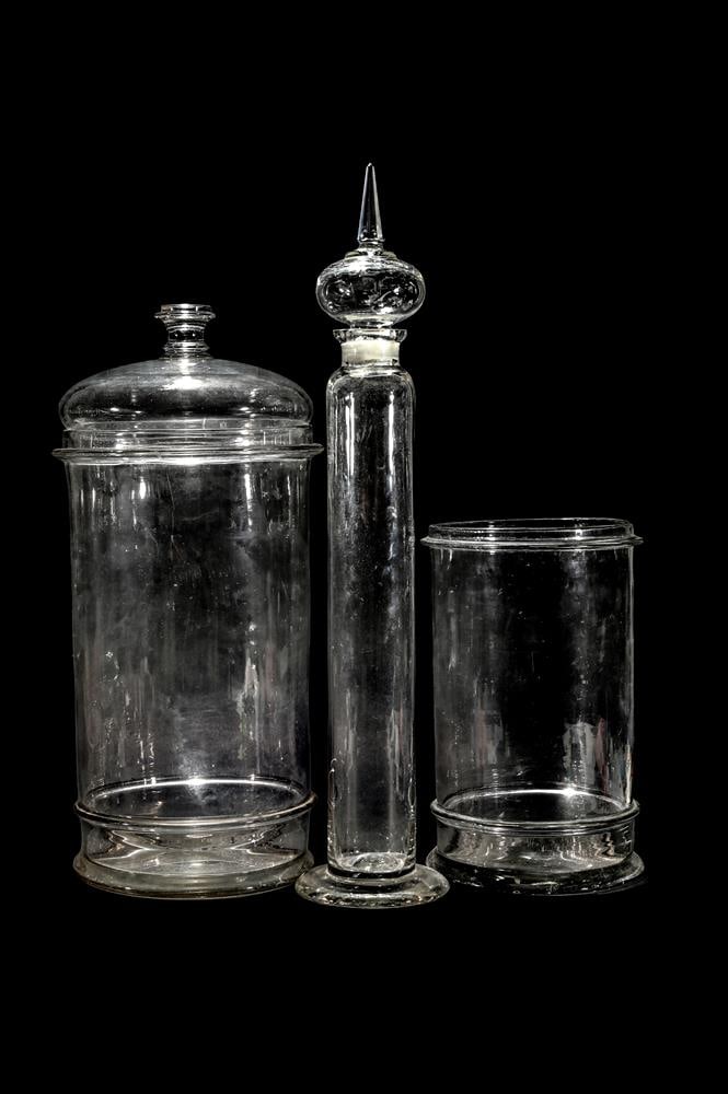 SIX VARIOUS CLEAR GLASS STORAGE JARS AND FIVE COVERS - 2