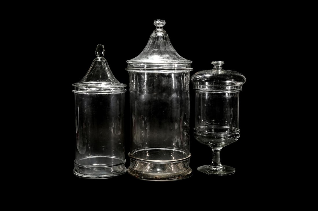 SIX VARIOUS CLEAR GLASS STORAGE JARS AND FIVE COVERS - 3
