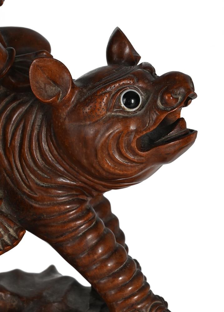A LARGE PAIR OF CARVED WOOD LOHANS RIDING TIGERS, LATE 19TH OR EARLY 20TH CENTURY - 3