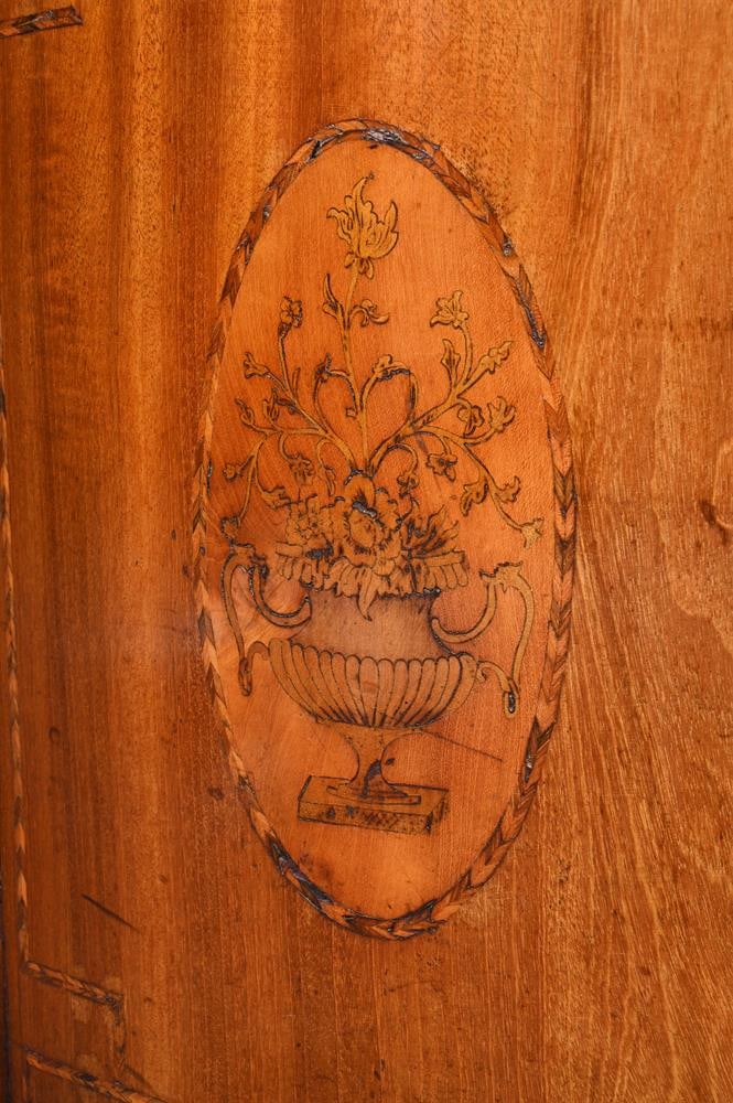 A MARQUETRY INLAID MAHOGANY ELIPTICAL COMMODE, DUTCH, CIRCA 1790-1800 - 4