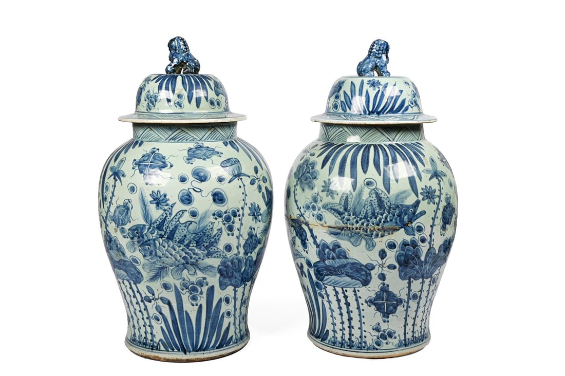 A PAIR OF ASIAN BLUE AND WHITE 'FISH POND' BALUSTER JARS AND COVERS, MODERN - 2